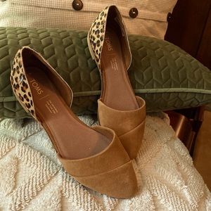 Toms. 7.5 Leopard print.
